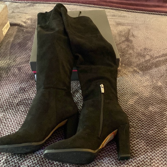 Over the knee suede boots - Picture 6 of 7